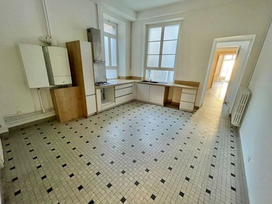 A Louer - Nantes Quartier Chateau - Appartement 5 Pièces De 140.16 M2 - Photo 1