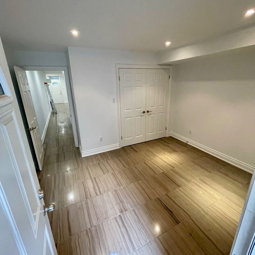 For Lease - 76 Oxford Street Unit# Basement, Toronto, Ontario - Photo 1