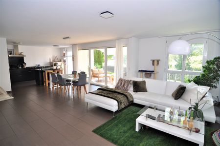 Helle 4.5-Zimmerwohnung mit Balkon und Garage in Oberuzwil - Foto 2