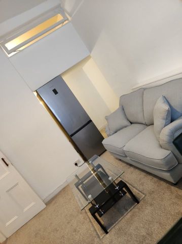 2 Bed Flat, Lochrin Place, EH3 - Photo 3