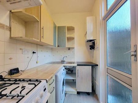 The Grove, Palmers Green, N13 - Photo 5