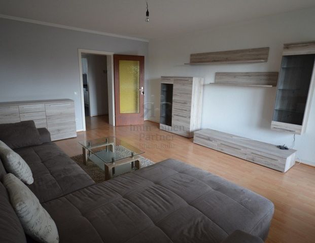 Sehr schöne, helle und geräumige 3 Zimmerwohnung mit Balkon! Gerne mit allen Möbeln! - Photo 1