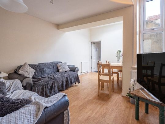 5 bedroom maisonette to rent - Photo 1