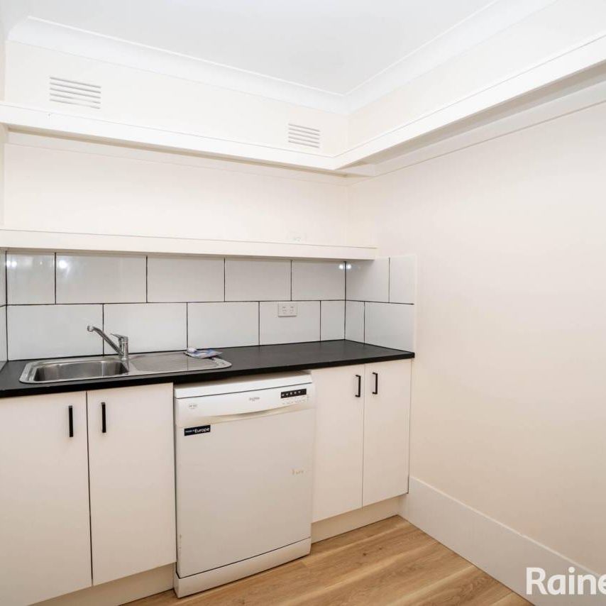 SPACIOUS & UPDATED FAMILY HOME IN PRIME CENTRAL LOCATION - Photo 1