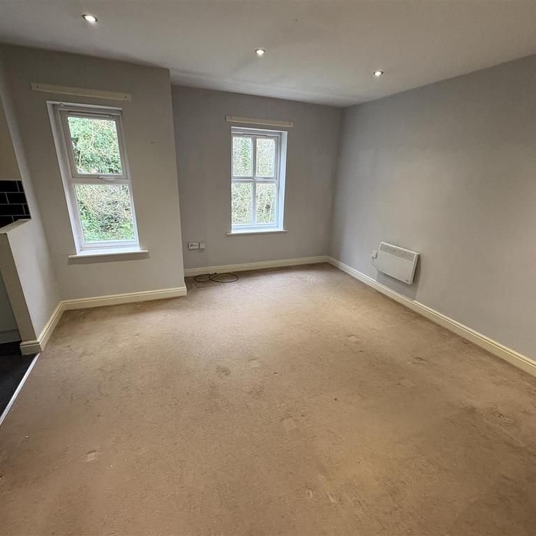 2 bedroom flat to rent - Photo 1