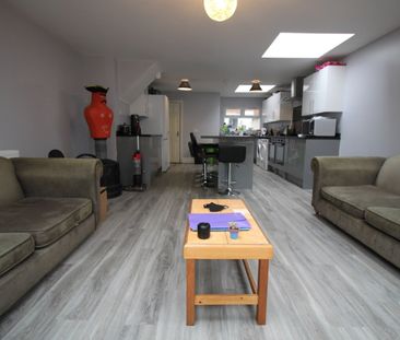 6 Bed Terraced House, Lodge Road, SO14 - Photo 4