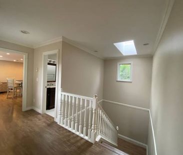 Second floor,1 bedroom, 2 bath; Self contained , furnished, 1000sf - Photo 4