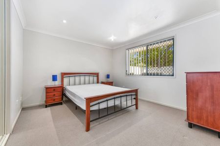 Fully Furnished Inner City Unit - Photo 2