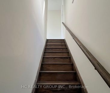 Townhouse For Lease | N8041352 - Photo 1