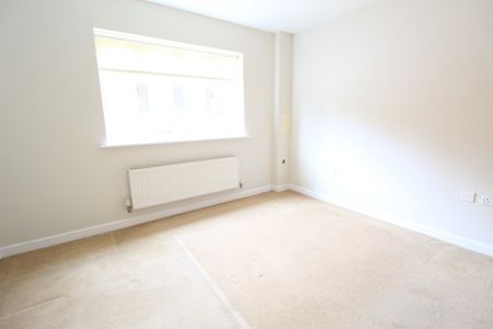 2 bed Ground Floor Flat for Rent - Photo 3