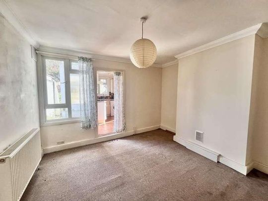 Queens Road, Farnborough, GU14 - Photo 1