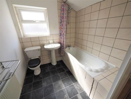 2 bedroom terraced house to rent - Photo 2