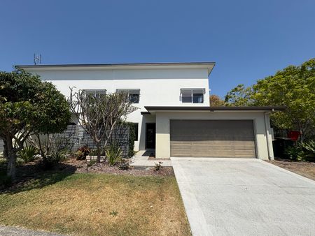 Townhouse Located in a Quiet Complex - Photo 5