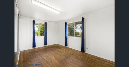 A beautifully renovated and generously sized 3-bedroom family home, this property offers an exceptional blend of charm, space, and modern comfort! - Photo 3