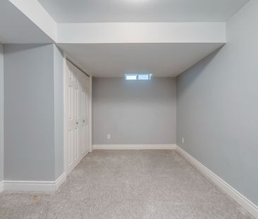For Lease - 3234 Sharp Road, Burlington, Ontario - Photo 2
