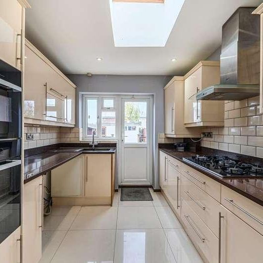 Courtenay Avenue, Harrow, HA3 - Photo 1