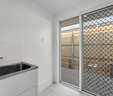 “Brand-New Modern Home in the Heart of Yamanto” - Photo 4