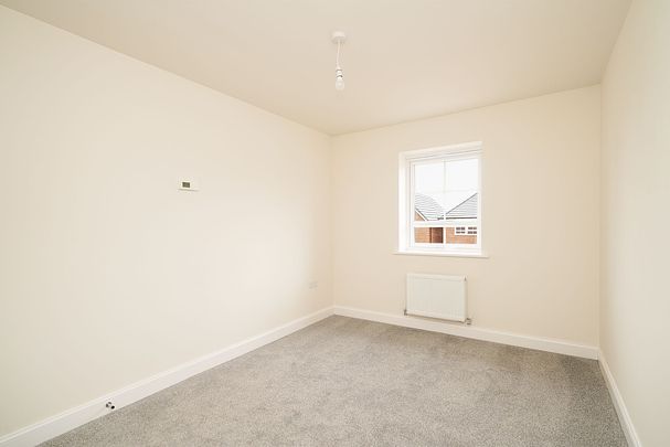 4 bedroom Detached House to rent - Photo 1