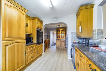 3 bedroom semi-detached house to rent - Photo 2