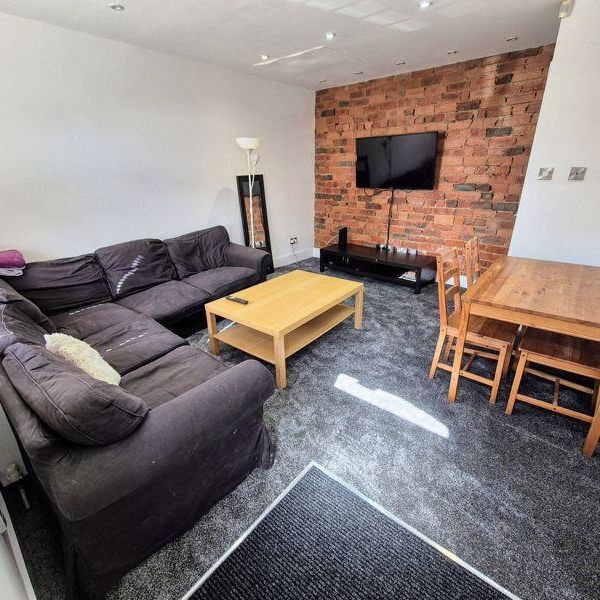 4 bedroom terraced house to rent - Photo 1