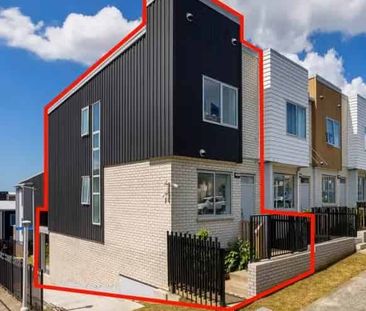 Sunny Townhouse - Photo 1