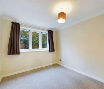 Connaught Gardens, West Green, Crawley, West Sussex, RH10 - Photo 5