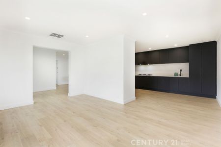 Freshly Renovated Family Home with Spacious Yards Available Now for Rent&excl;&excl;&excl; - Photo 3