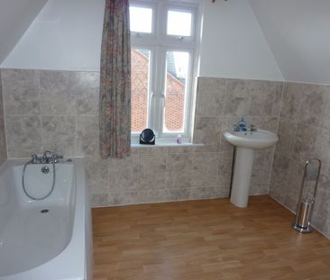 3 Bed Semi-Detached House, Manchester Road, RG1 - Photo 3