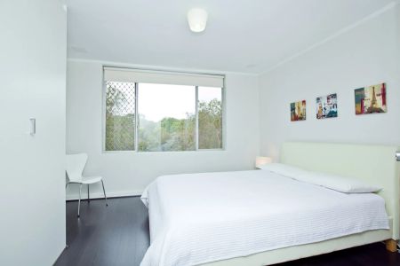 Fabulous Nedlands apartment with courtyard. - Photo 3