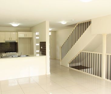 MODERN 2 BEDROOM TOWNHOUSE - Photo 1