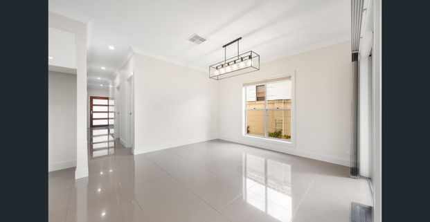 Modern townhouse close to the city centre - Photo 1