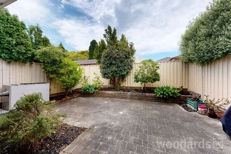 Stunning Renovated 3 bedroom Home - Photo 2