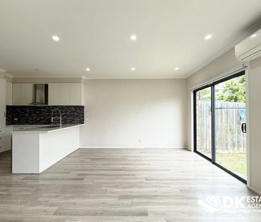 Ultra Modern 2 Bedroom Townhouse - Photo 3