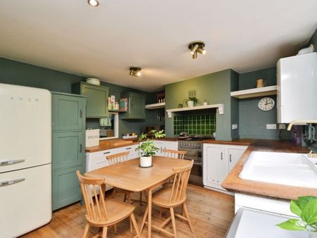 4 Bed Terraced House, Woodland Terrace, SE7 - Photo 4