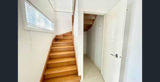 🏡 Fantastic Family Living by the Park! - Photo 1