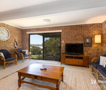 Fully Furnished Family Home - Photo 2