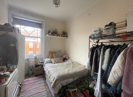 1 bedroom in a flat share to rent - Photo 2