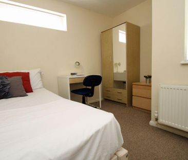 5 bedroom semi-detached house to rent - Photo 4