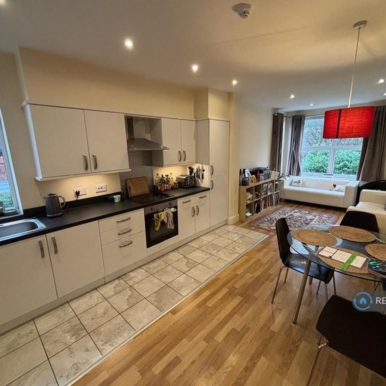 2 bedroom flat to rent - Photo 1