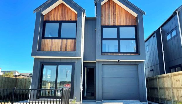 Spacious 4 bedroom with 2 Bathrooms Plus guest toilet - Photo 1