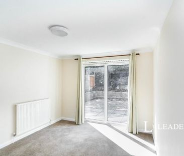 4 bedroom semi-detached house to rent - Photo 4