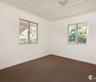 28 Bushing Street, Wynnum West QLD 4178 - House For Rent | Domain - Photo 3