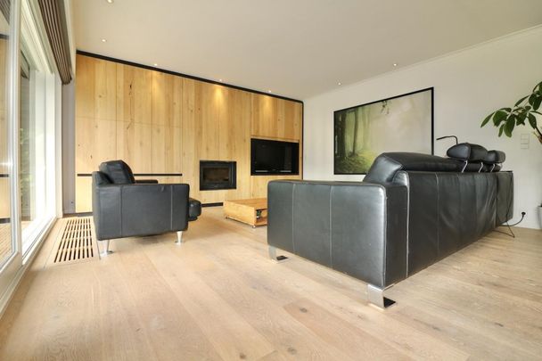 Stijlvolle, ruime villa met 4 slp, inpandige garage, tuin en terras voor 1.350 EUR/mnd - Photo 1