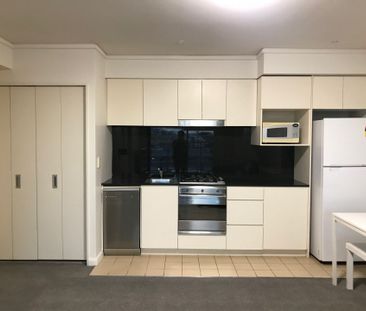 FURNISHED NORTH FACING LIGHT FILLED MODERN ONE BEDROOM APARTMENT IN... - Photo 4