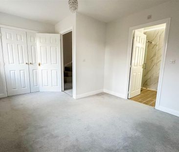 4 bedroom semi-detached house to rent - Photo 3