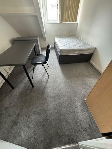 Hyde Park Road, LS6 - Photo 3