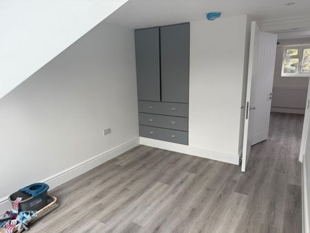 5 Bed Terraced House, Lakehall Road, CR7 - Photo 4