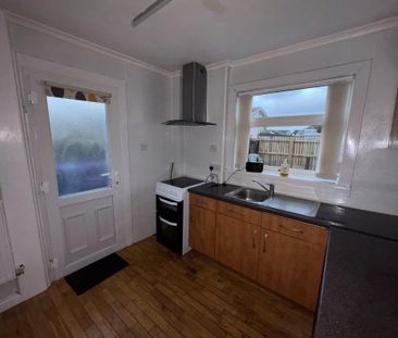 2 bedroom semi-detached house to rent - Photo 6