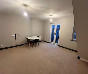 New Square - Photo 2