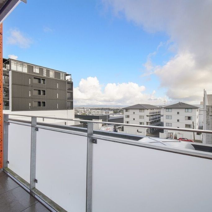 The Orange - Photo 1